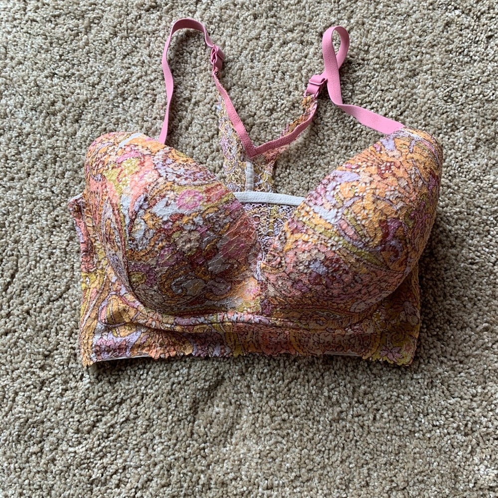 34D Victoria’s Secret bra